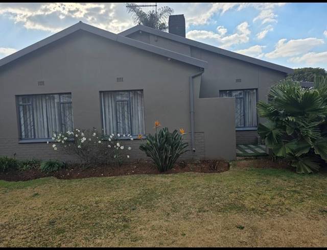 4 BEDROOM HOUSE FOR SALE IN KEMPTON PARK EXT 01